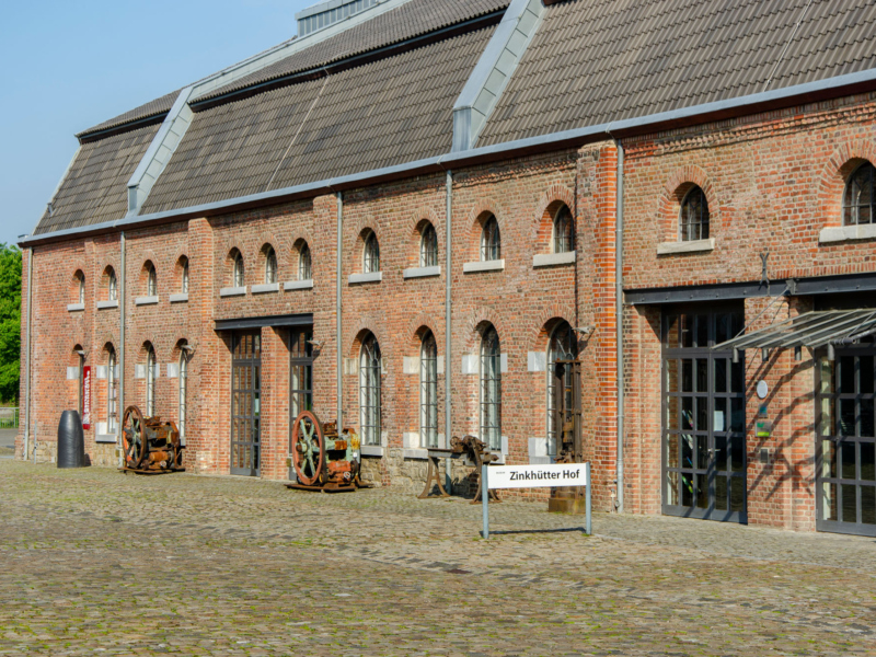 As a museum of industrial history in the Aachen economic region, the Zinkhütter Hof in Stolberg offers a beautiful and interesting setting for the conference dinner.